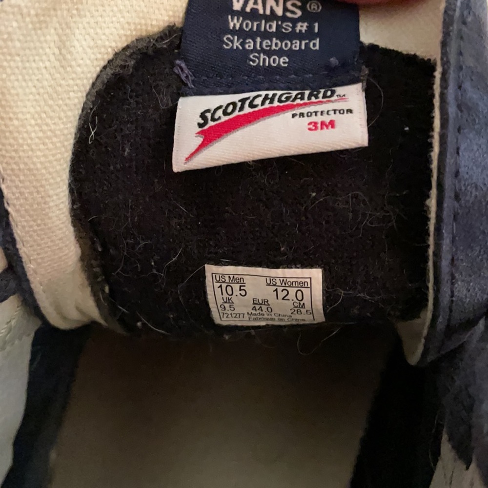 Custom Vans - Picture 2 of 3